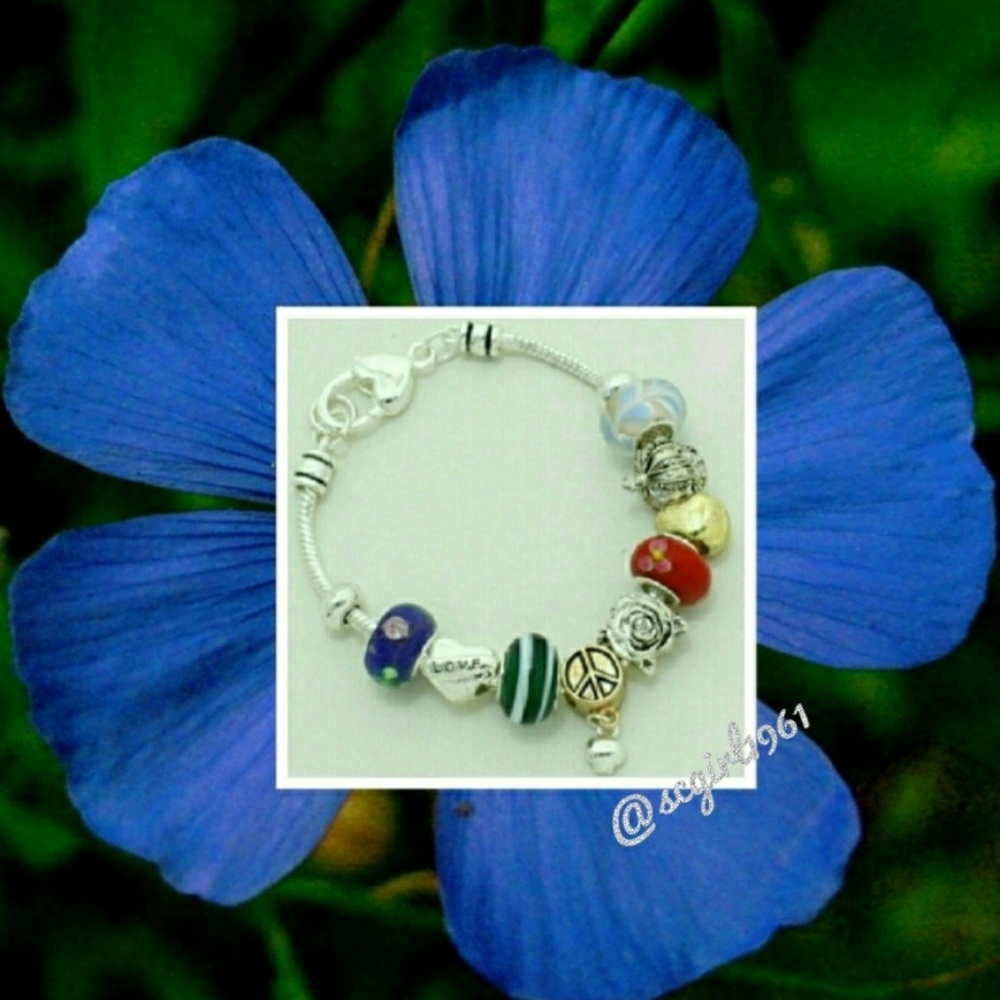 MULTI BEAD CHARM BRACELET